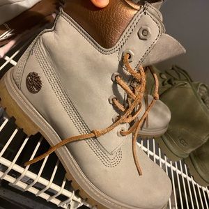 Women’s Timberlands LE